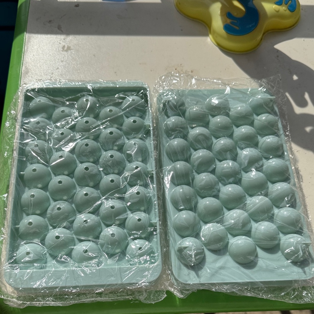 New pack of 2 Mint Green Ice Cube Trays